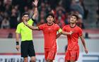 离谱？U23国足红星劝架反染红！中超名哨解禁后又造争议：假公平